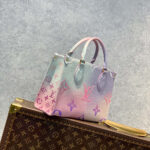 ルイヴィトンコピー ルイヴィトン オンザゴー PM M59856 ルイヴィトンコピー ルイヴィトン オンザゴー PM M59856