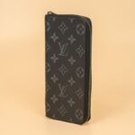 ルイヴィトンコピー財布 ジッピー バーティカル M62295 (旧型) (SH) ロングジッパー付きコインパース ルイヴィトンコピー財布 ジッピー バーティカル M62295 (旧型) (SH) ロングジッパー付きコインパース